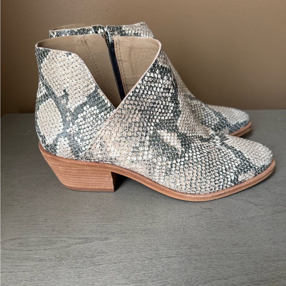 Vince Camuto Arendara Snake Print Leather Ankle Booties Size 8M